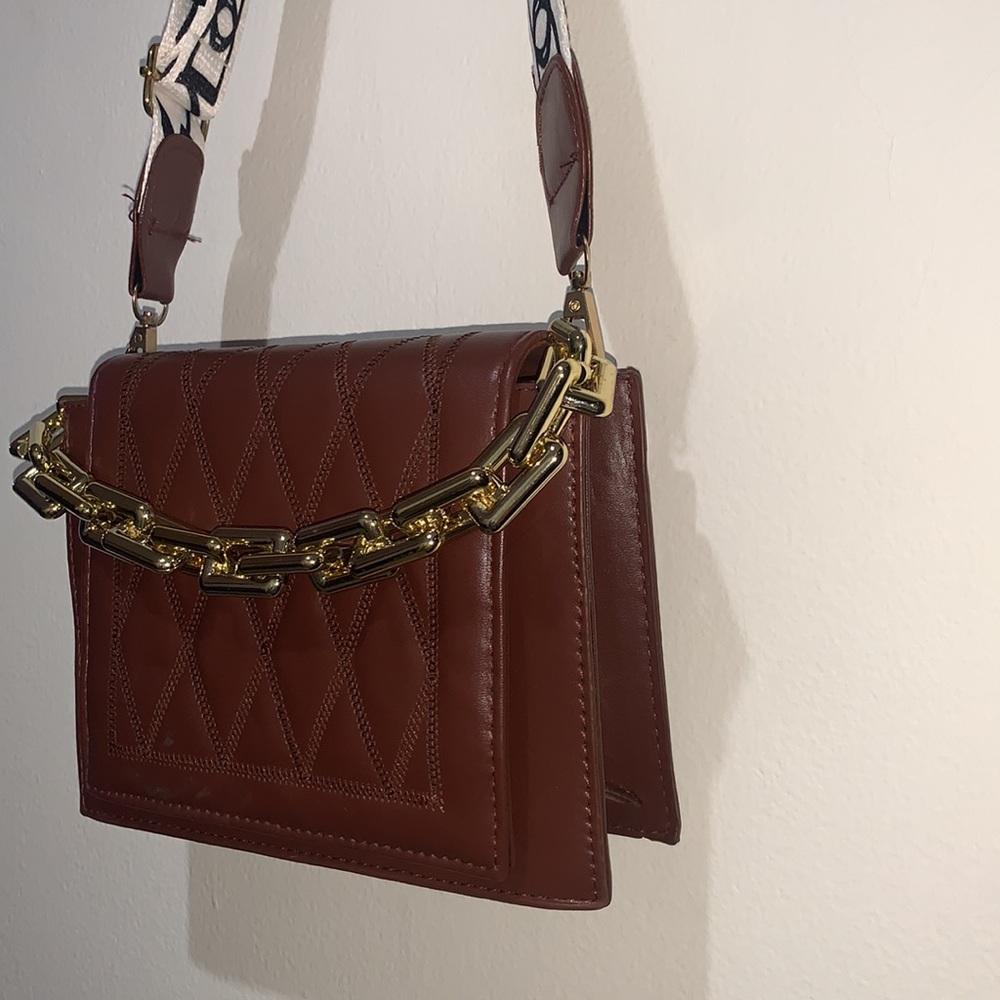 Brown sling bag with removable chain and strap - Picture 5 of 5